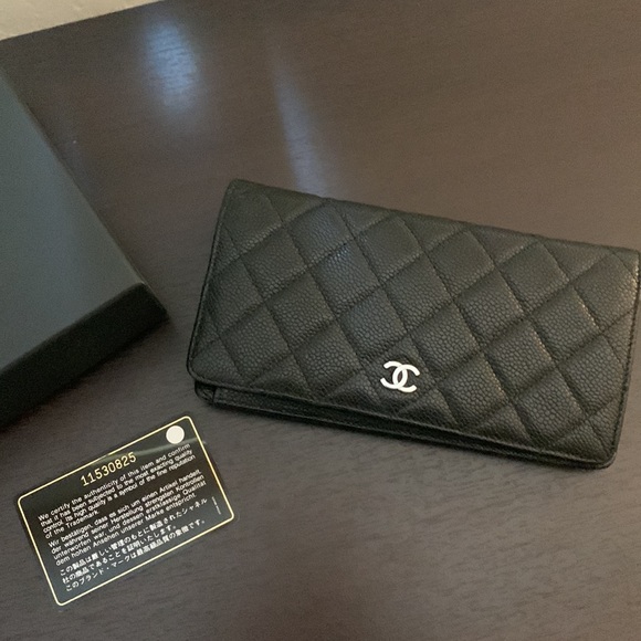Authentic Chanel Caviar leather bifold wallet - Picture 3 of 11
